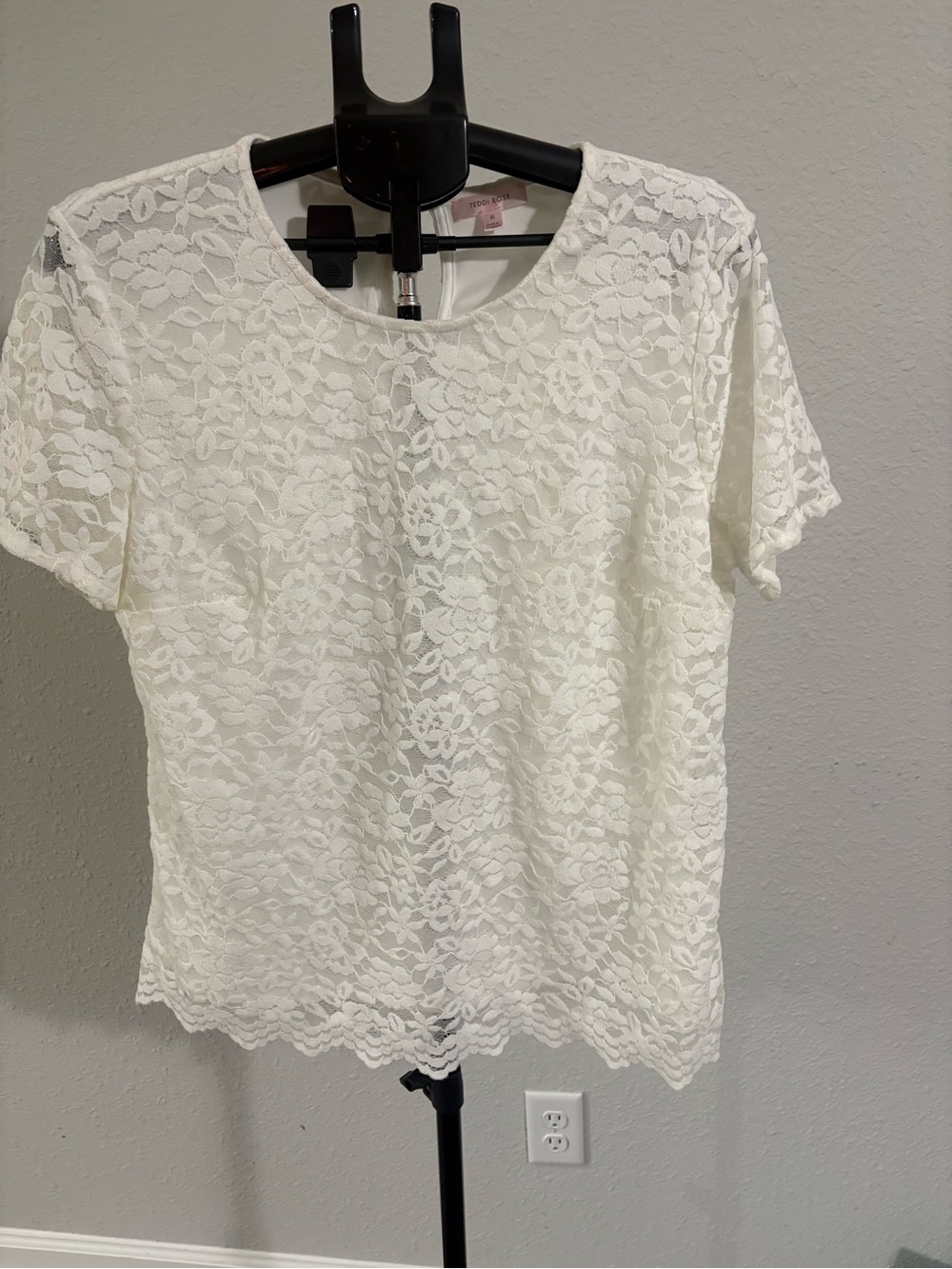 Lace Short-Sleeve Pullover Top in White
